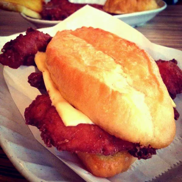 Macau pork chop burger with cheese
tender crispy pork|joey limさん