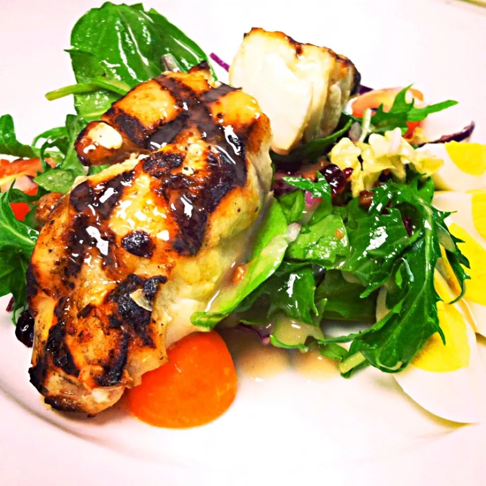 Snapdishの料理写真:Grilled grouper over spinach salad with a warm bacon red wine vinaigrette.|Andrew C Messinaさん