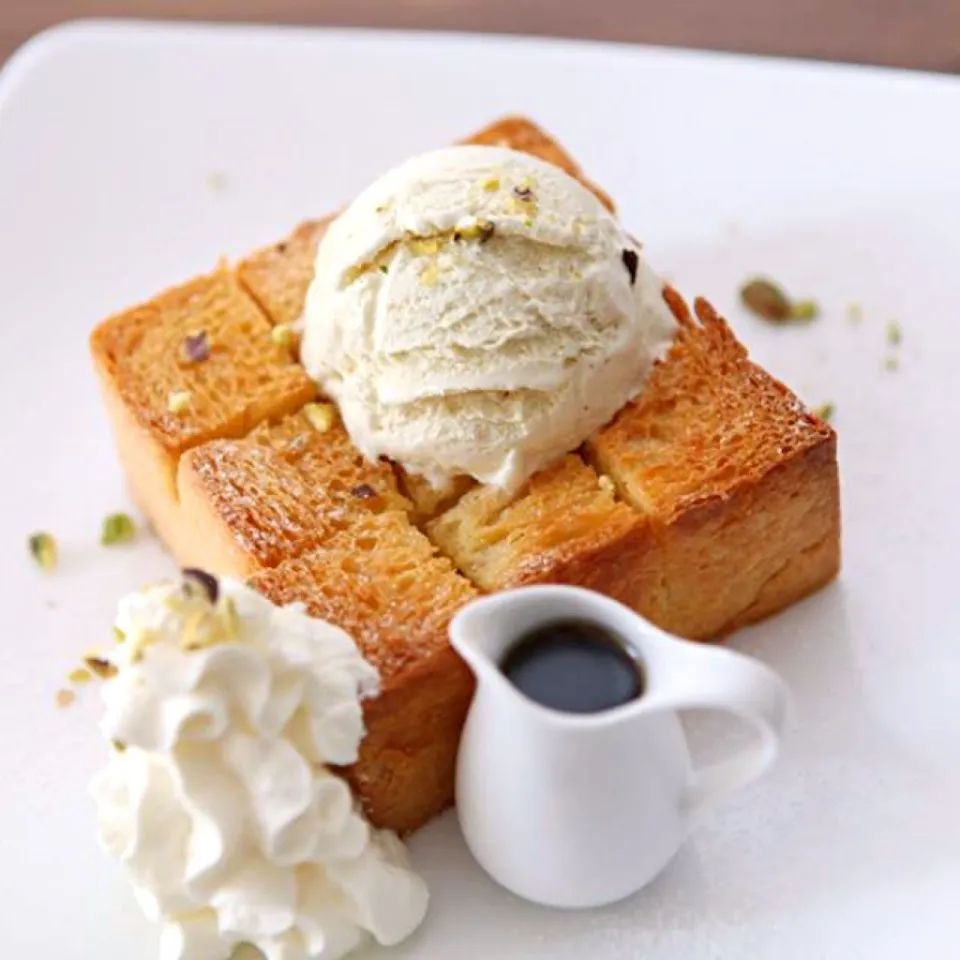 TOAST 🍞👍 [Buttery toast with vanilla ice-cream, whipped cream & syrup]|little bear!! >''~さん