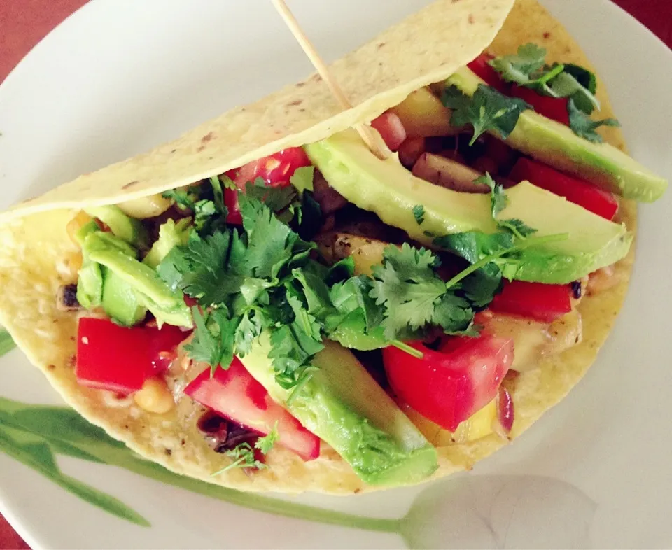 Roasted chickpea & pineapple taco's with tomato, avocado and cilantro|Rianneさん