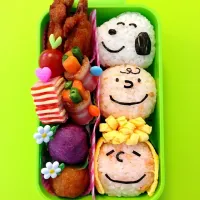 Snapdishの料理写真:ピーナッツの仲間たち(*^^*)おにぎり弁当