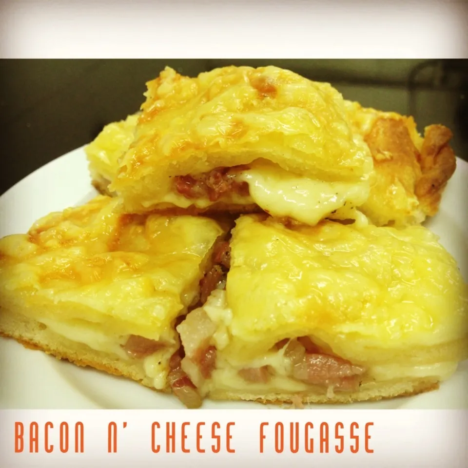 Snapdishの料理写真:Fougasse bread with bacon n' cheese|Prae~*さん