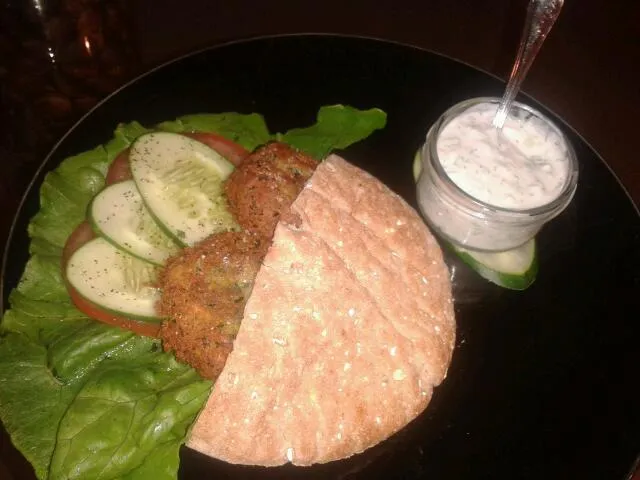 Falafel pita with tzatsiki sauce|chef Meganさん