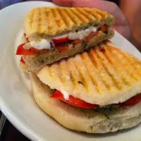 Tomato Mozzarella Panini|Romeoさん