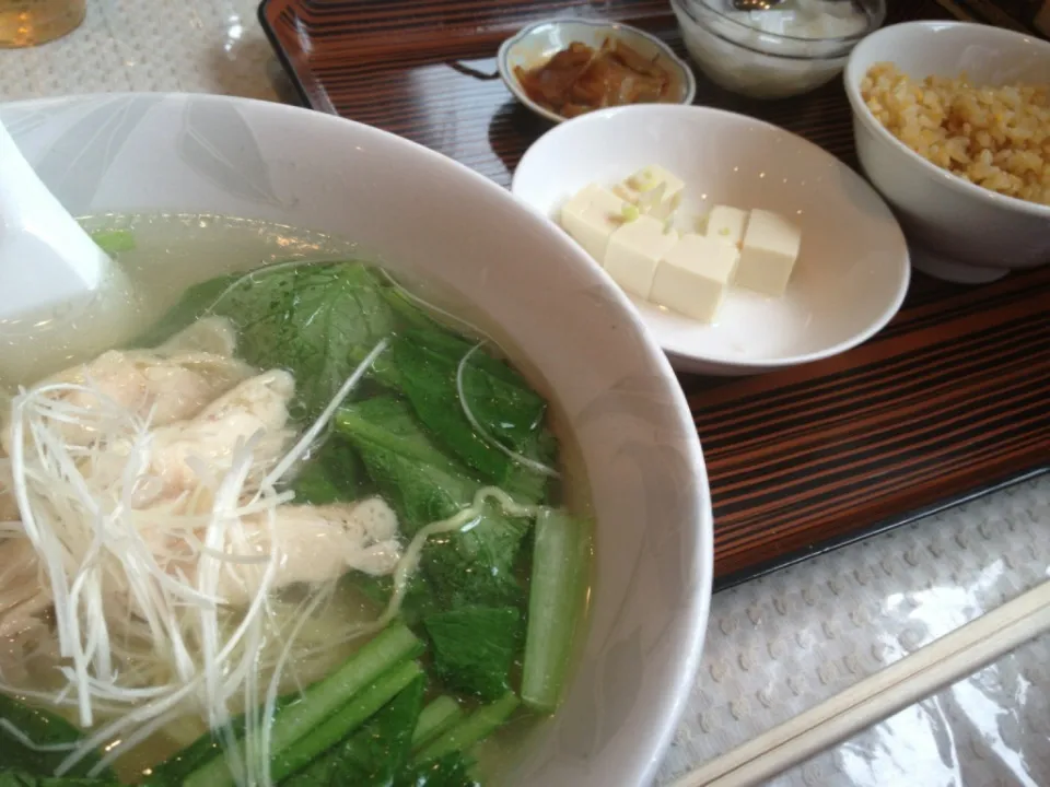 鶏しおラーメン+小チャーハンを頂きました。|momongatomoさん