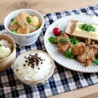 Snapdishの料理写真:豚ヒレ肉の竜田揚げリーフ添え
山椒煮と白ご飯
カリフラワーとベーコンのコンソメスープ
ツナじゃが
玉子豆腐
アメリカンチェリー|木村羽凛琉さん