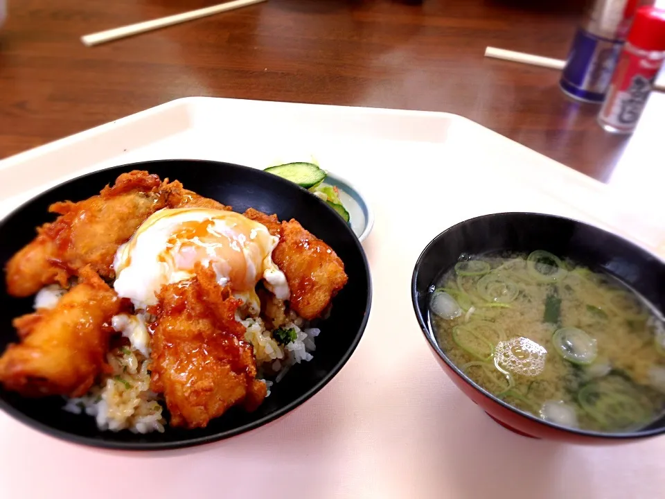 どんこの唐揚げ丼！|魚屋で働くゆきぺっこさん