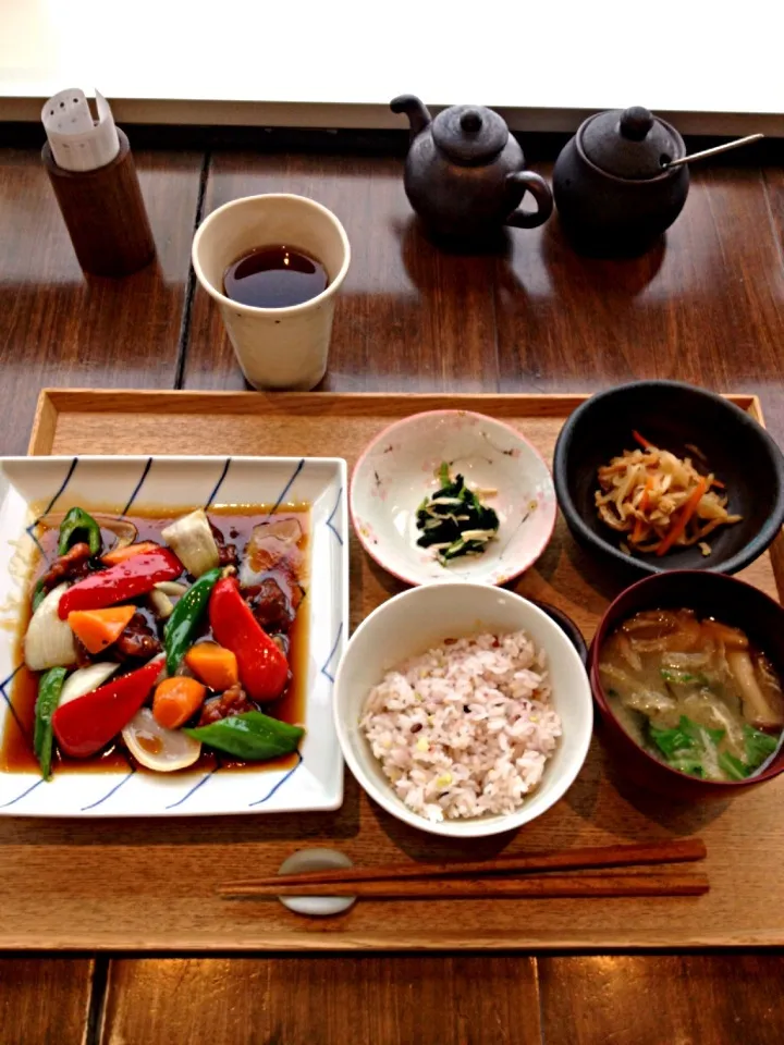 野菜たっぷり黒酢酢豚定食 @キャトルセゾン旬ゆずり菜|yahさん