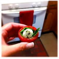 Snapdishの料理写真:Mini caprese cups|Jacqueline Ballanさん