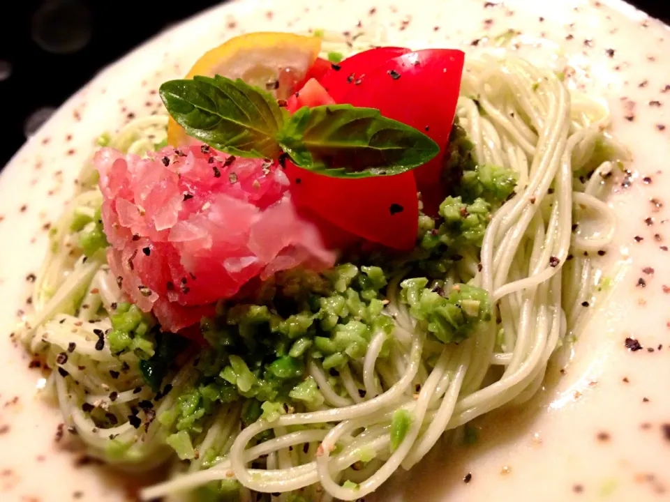 ずんだ風バジル和え素麺をじゃがいもの冷たいスープをからめて頂きます！|太田 Tommyさん