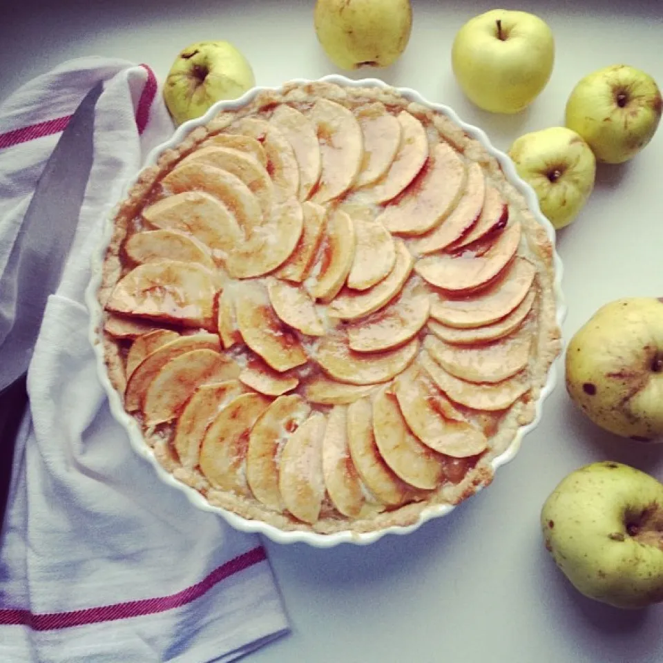 Snapdishの料理写真:Apple tart|Masha Smirnovaさん