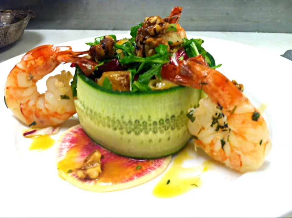 Cucumber wrapped arugula salad with candied walnuts and pan seared shrimp.|Andrew C Messinaさん