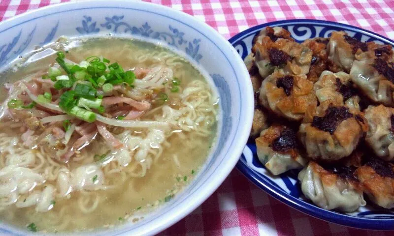 塩ラーメン(もやし･ハム･青ねぎ)、にらまんじゅう(豚挽肉･にら)|まあるさん