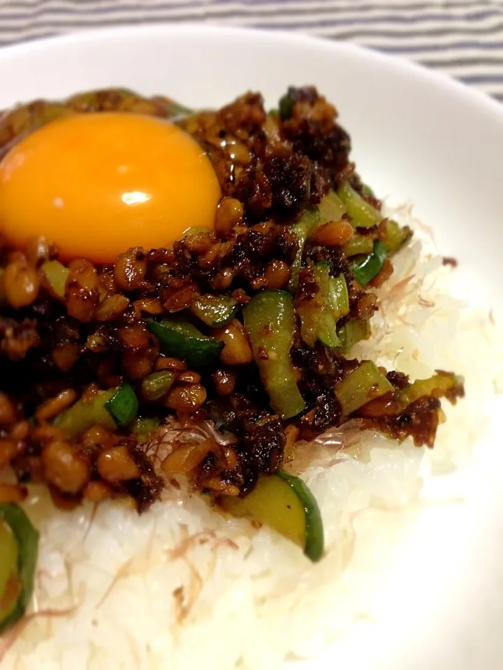 納豆キュウリ炒め丼|カザラさん