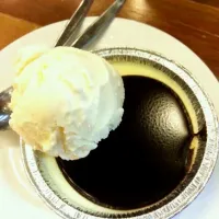 Snapdishの料理写真:cream bruile with vanilla ice cream on the top ♥|dessy lesmana lamさん