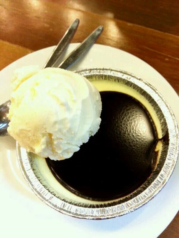 cream bruile with vanilla ice cream on the top ♥|dessy lesmana lamさん