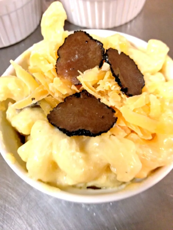 Snapdishの料理写真:Truffle Mac w/ 5 year Aged Gouda|chris bowdenさん