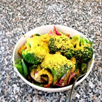 Snapdishの料理写真:Salad with steamed veggies and nutritional yeast. Trying to lower sugar intake and eat extremely clean!|Jennifer Beaverさん