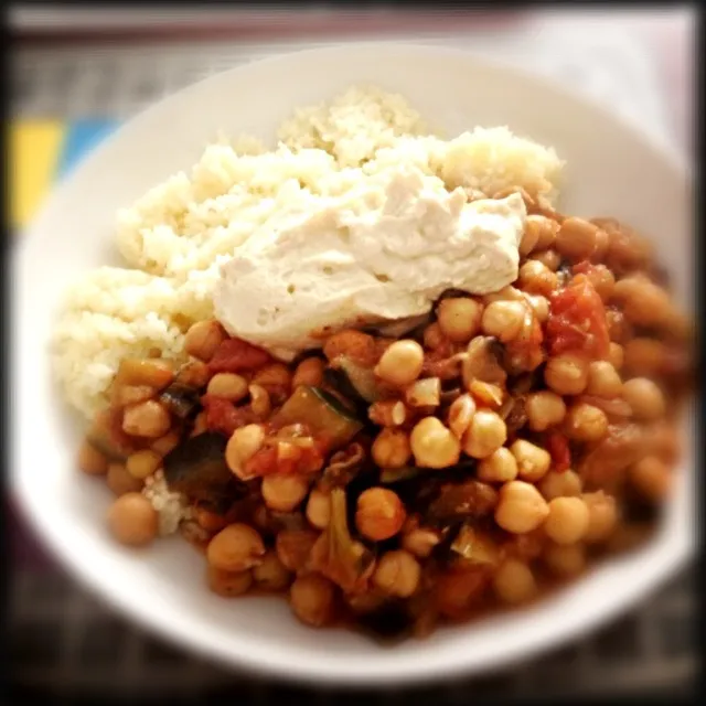 Kichererbsen-Gemüse-Ragout mit Couscous und Humus|RebeccaH💟さん