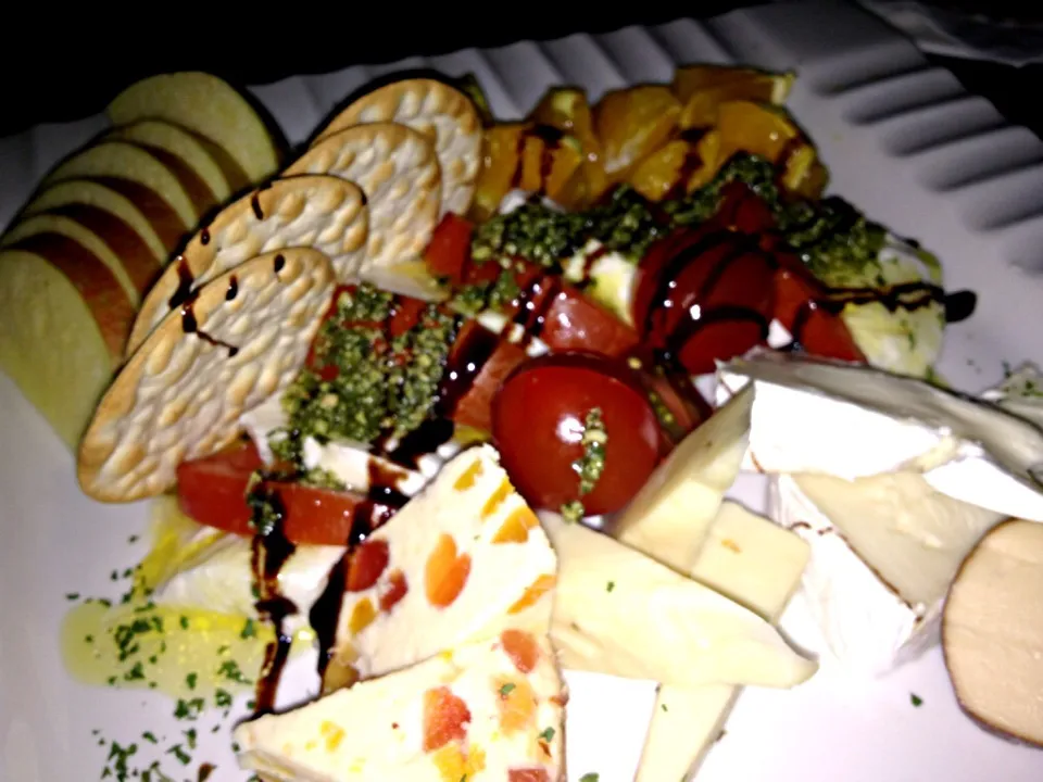 Assorted cheese at Kangnam.|do dyuさん