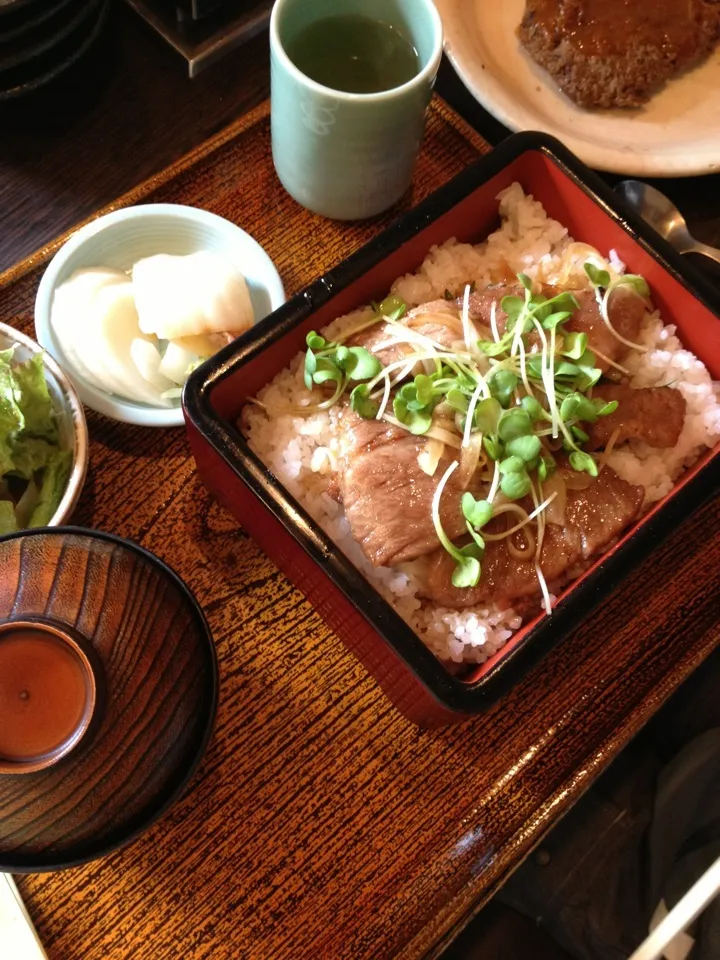 ステーキ丼|BBbさん