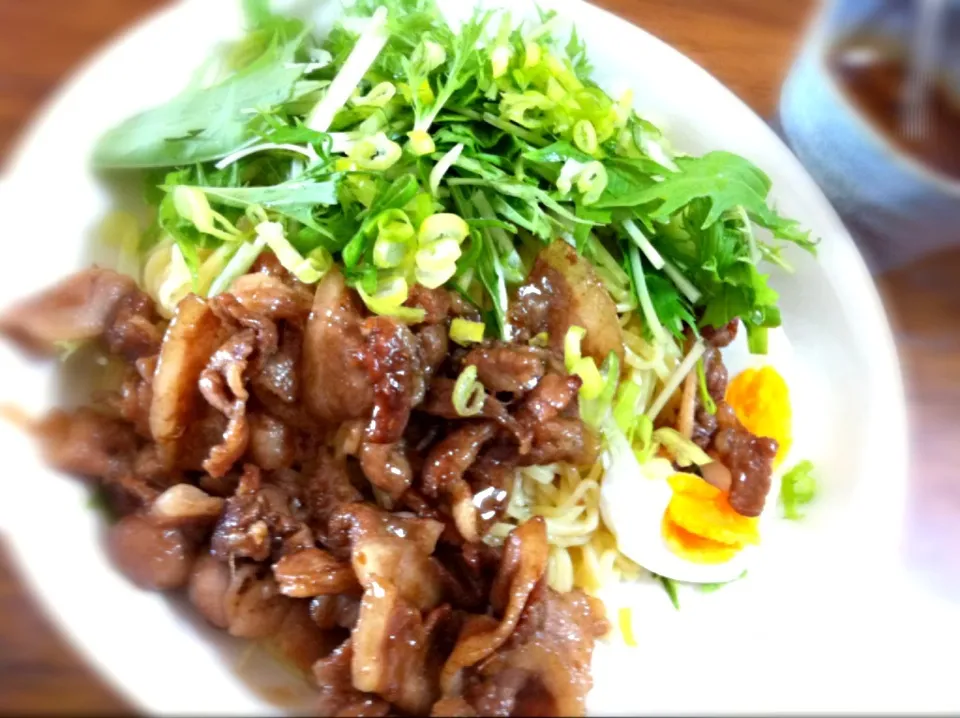 Snapdishの料理写真:【本日の家ランチ】マルちゃん正麺で作った豚肉の生姜焼き冷麺。意外と美味い！(^^)|JTKさん