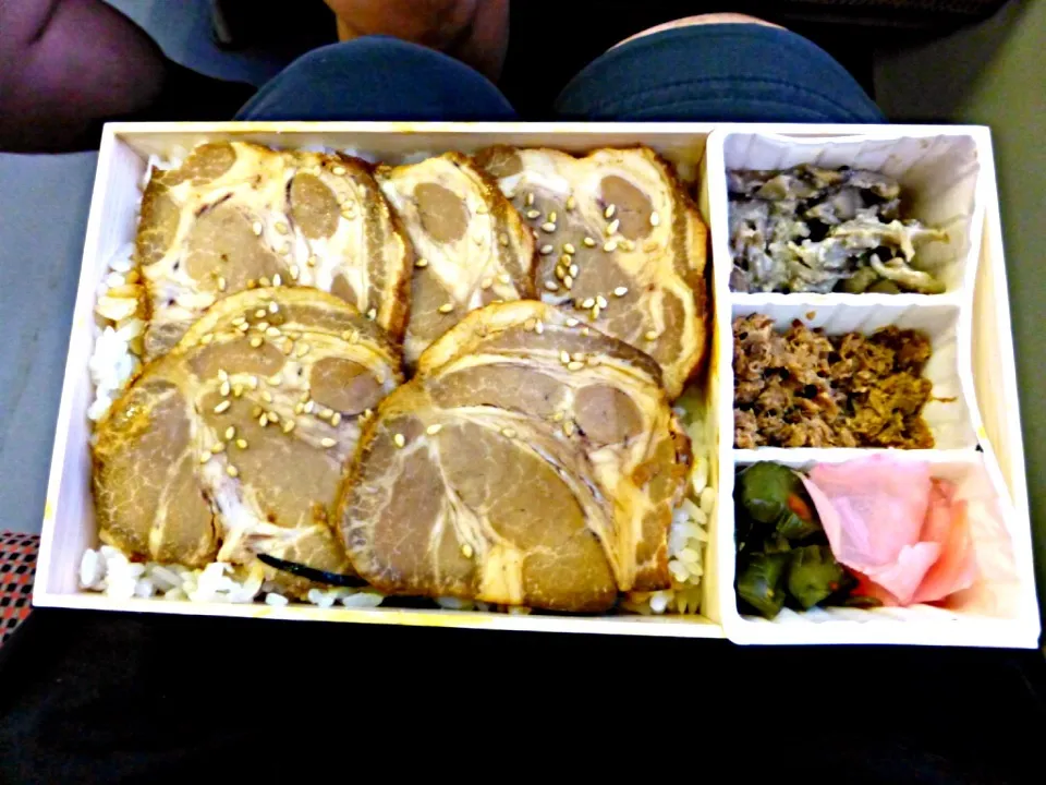 高崎駅で購入したチャーシュー弁当|maroさん