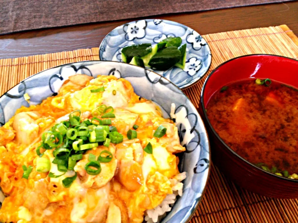 親子丼、赤だしときゅうりの塩漬け|masakoさん