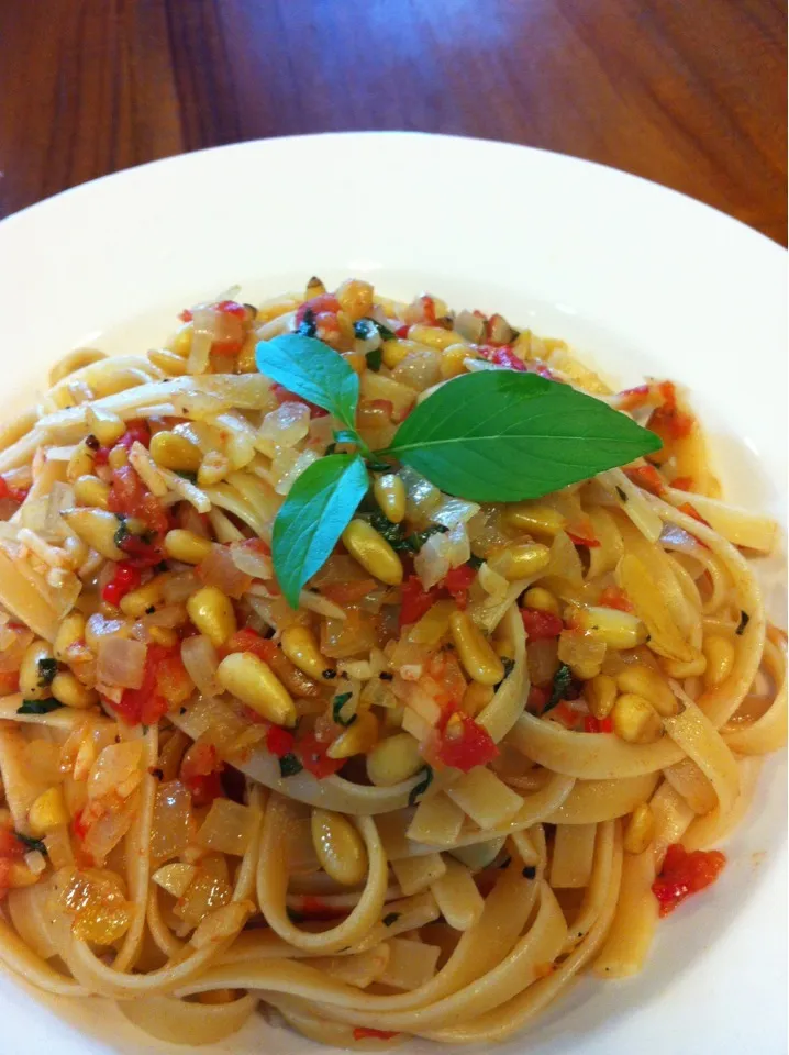 Fettuccine with basil, pine nuts & chili|Stephanieさん