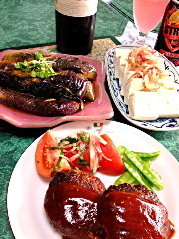 焼き🍆生姜醤油・冷奴・デミソースハンバーグ・🍅とオニオンと茗荷のサラダでいただきま〜す✨😘|ちーねーさん