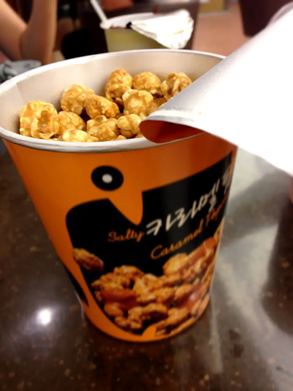 Salted caramel popcorn. ^^|해리さん