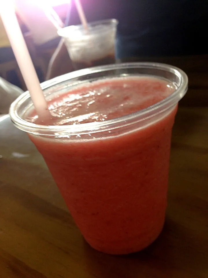 Fresh strawberry juice. ^^|해리さん