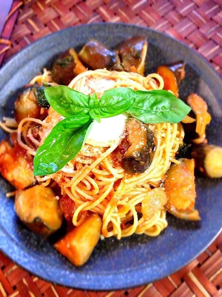 Summer Basil pasta tomato&eggplant🍅🍆茄子とﾄﾏﾄのﾊﾞｼﾞﾙ夏ﾊﾟｽﾀ by chef hubby|🌈Ami🍻さん