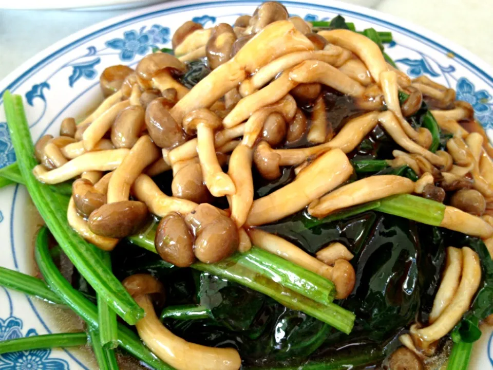 Seasonal Vegetable with Shimeji Mushroom|Yvonne Limさん