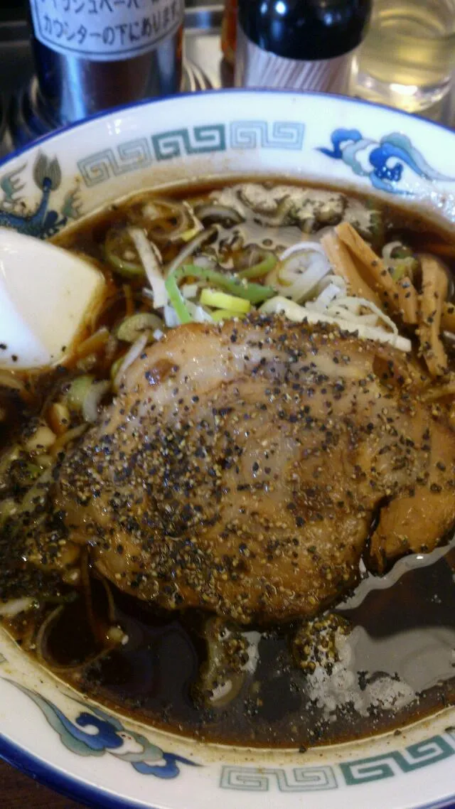 【浅草 富山ブラックだらんま】日本一しょっぱいラーメン|うめロクさん