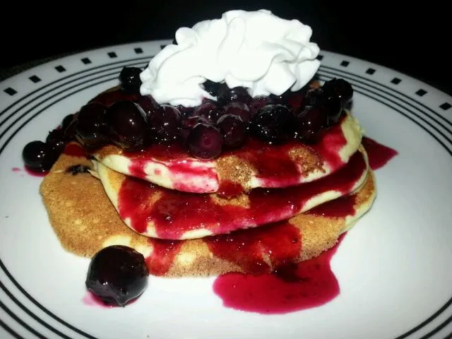 Hotcakes with blueberry compote|Lily Marchenaさん