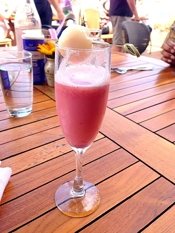 Raspberry lychee Bellini|Natashaさん