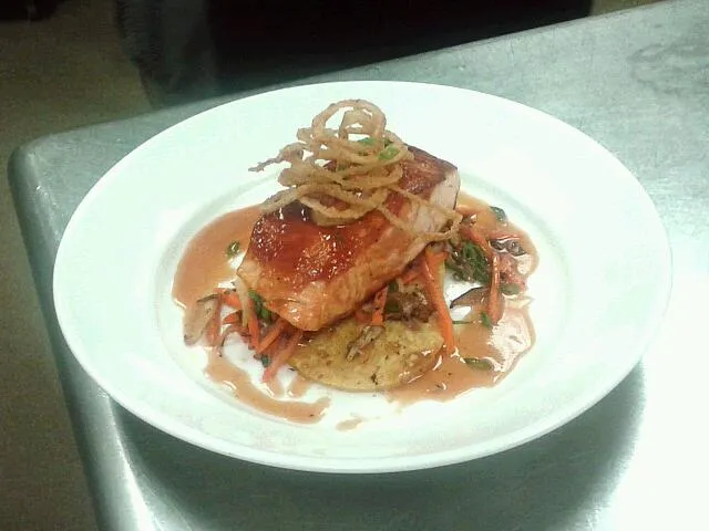 southern Barbequed lacquered Salmon
Grilled Sweet Corn Flapjacks, summer Vegetable Julienne & Buttermilk Onion rings|Bryan S. Mooreさん