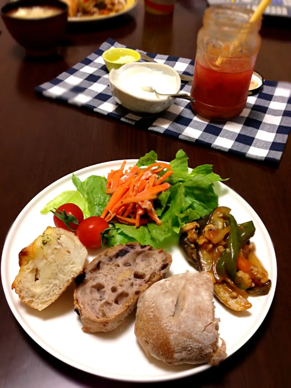 グランボワのパンで朝ごぱん|さきさん