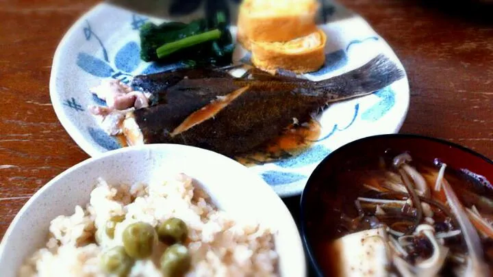 煮魚【鰈】と豆ご飯の定食|プチテンよすさん