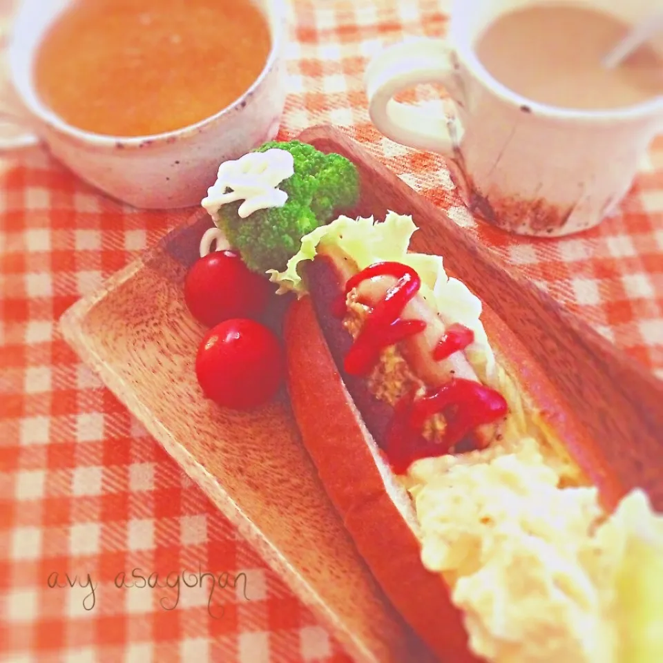 Snapdishの料理写真:2種ホットドックで朝ごはん(๑❛౪❛๑)Ⴛ̅̀∣ժ̅ ꒭੭ੇ ૅੁ˝ㄜ˝Ɩ ıまਭ❤|avyさん