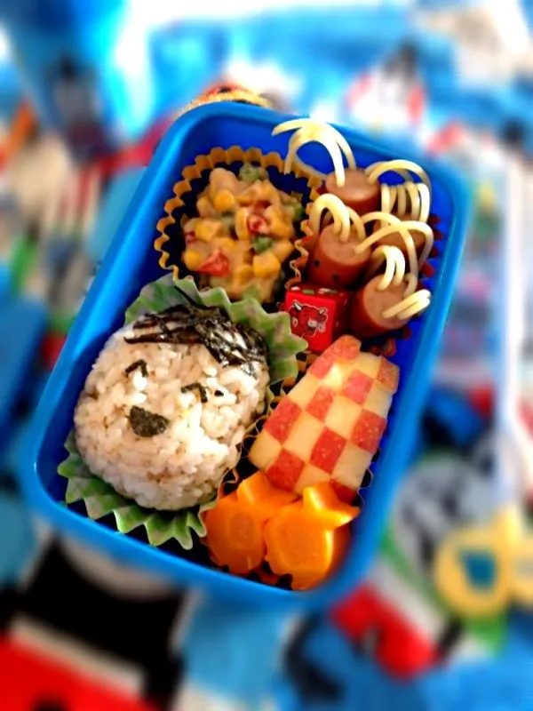 Snapdishの料理写真:[Boy's Bento] White Sauce Mix Vegetable, Sausage, Apple, Carrot|keikeilimさん