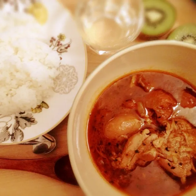 白米を浸して食べる！北国のチキンレッグ丸ごとスープカレー|楽天市場のグルメさん