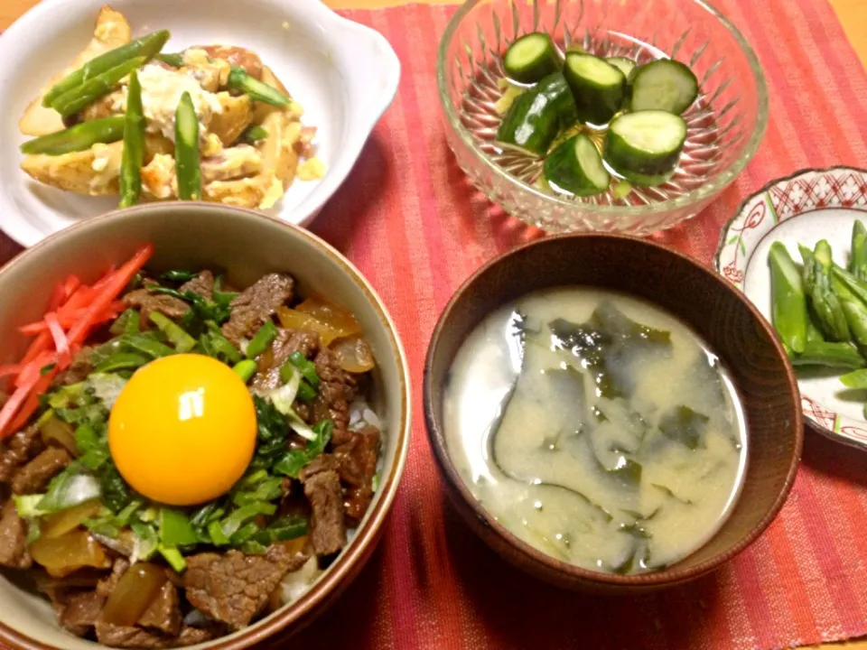 Snapdishの料理写真:牛丼定食|shenhuaさん