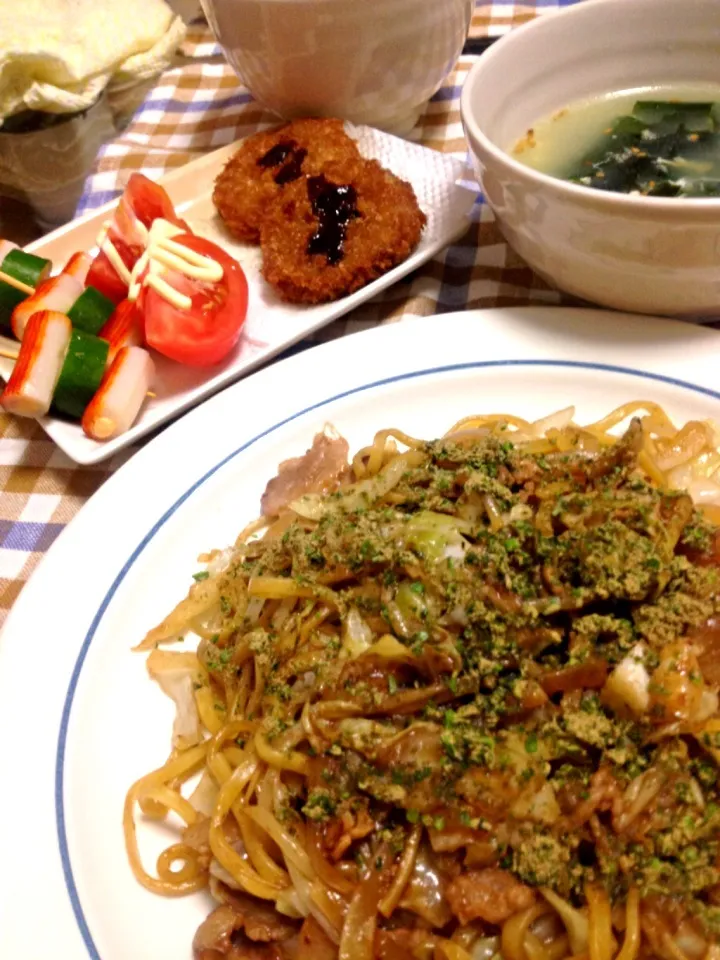 富士宮焼きそば、中華スープ、メンチカツ、ピンチョス|食いしん坊もりもりさん