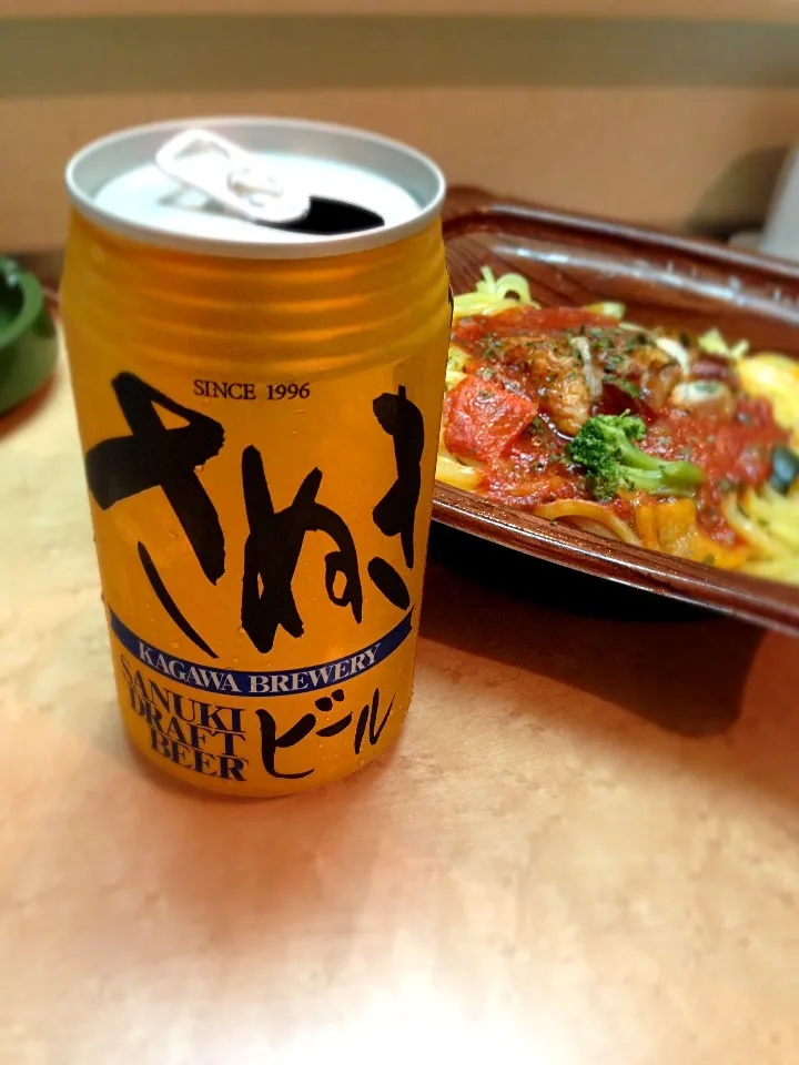 Snapdishの料理写真:さぬきビールとローソンパスタ|たけさん