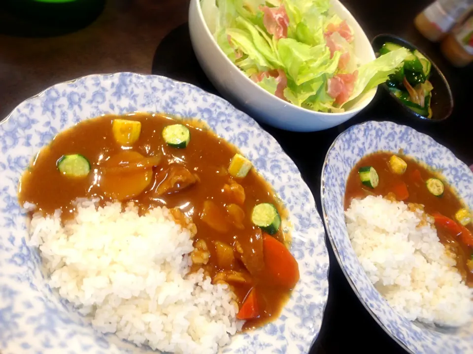 採れたてズッキーニ添えカレー☆大家族カレー粉は2箱半！|Yuiko Naganumaさん