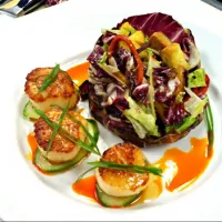 Snapdishの料理写真:Pan-seared sea scallops with grilled raddicho and roasted red pepper salad.|Andrew C Messinaさん