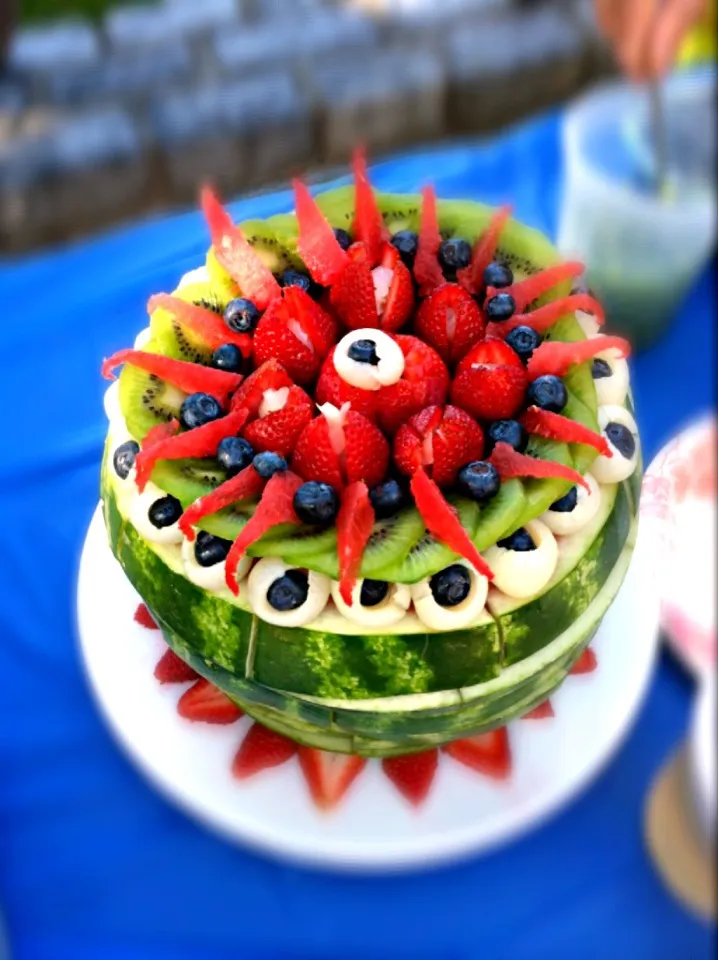 Snapdishの料理写真:Watermelon with mixed fruit top|anna wongさん