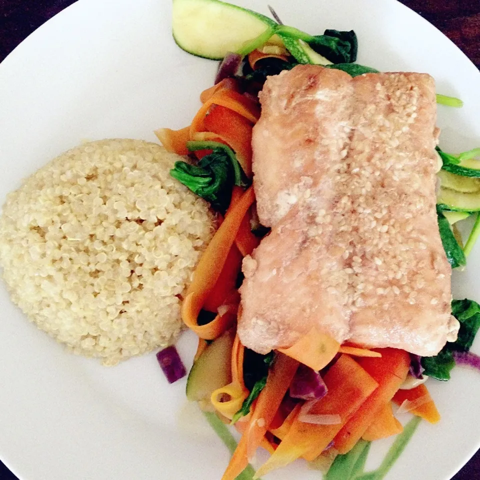 Coconut quinoa, stir-fried veggies and salmon filet|Rianneさん